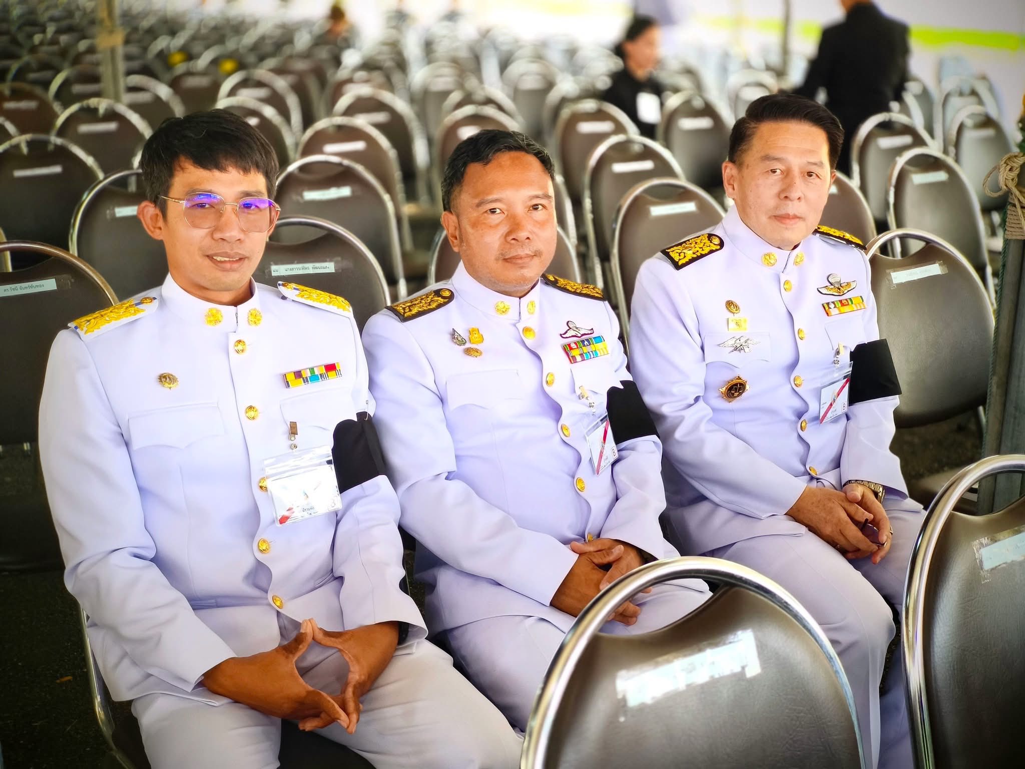 เข้าเฝ้ารับเสด็จ พระบาทสมเด็จพระเจ้าอยู่หัว และสมเด็จพระนางเจ้าฯ พระบรมราชินี ในโอกาสเสด็จพระราชดำเนินทรงเปิดอาคารมูลนิธิพระดาบส และโรงเรียนพระดาบสแห่งใหม่